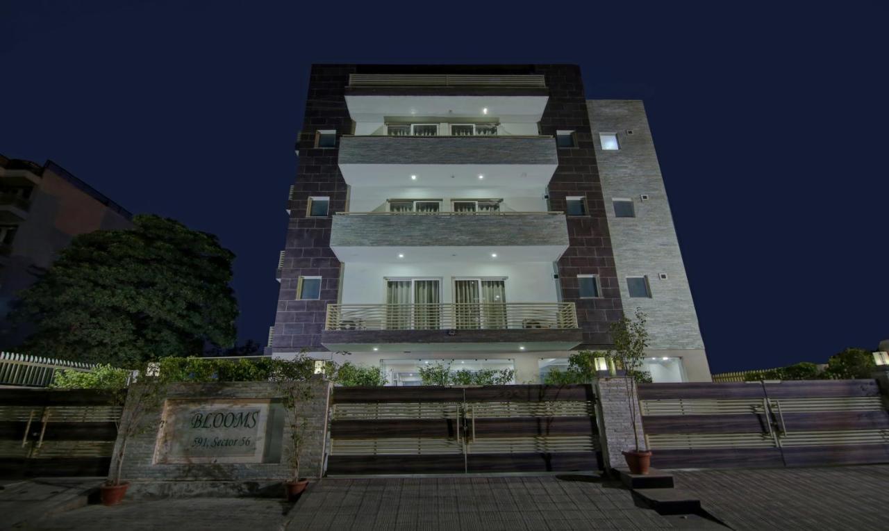 Treebo Trend Blooms Premium Hotel Gurgaon Exterior foto