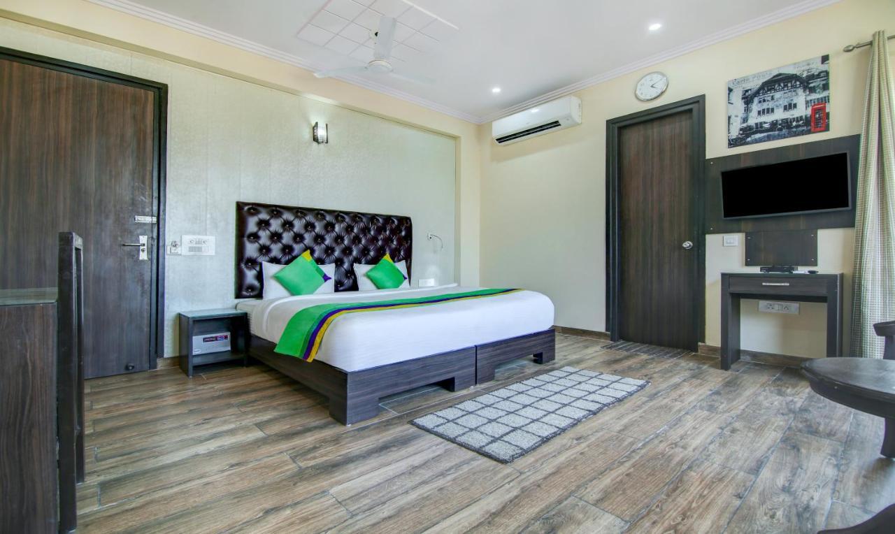 Treebo Trend Blooms Premium Hotel Gurgaon Exterior foto