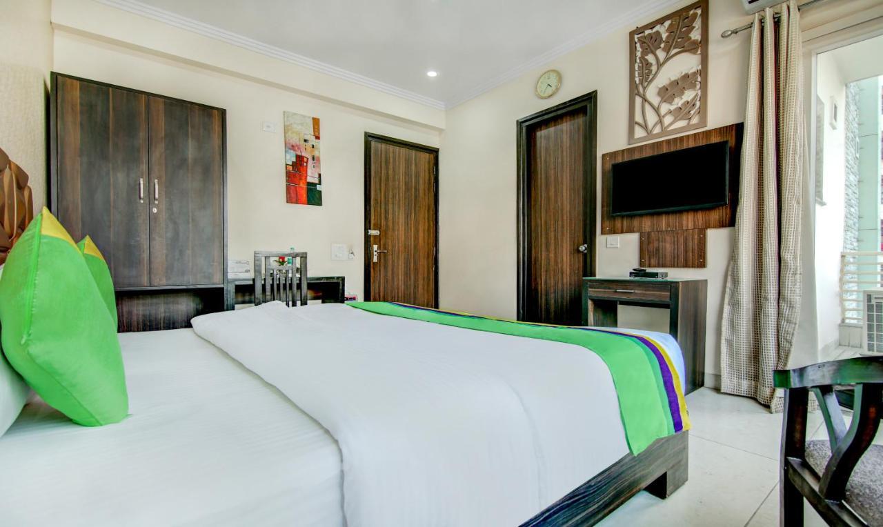 Treebo Trend Blooms Premium Hotel Gurgaon Exterior foto