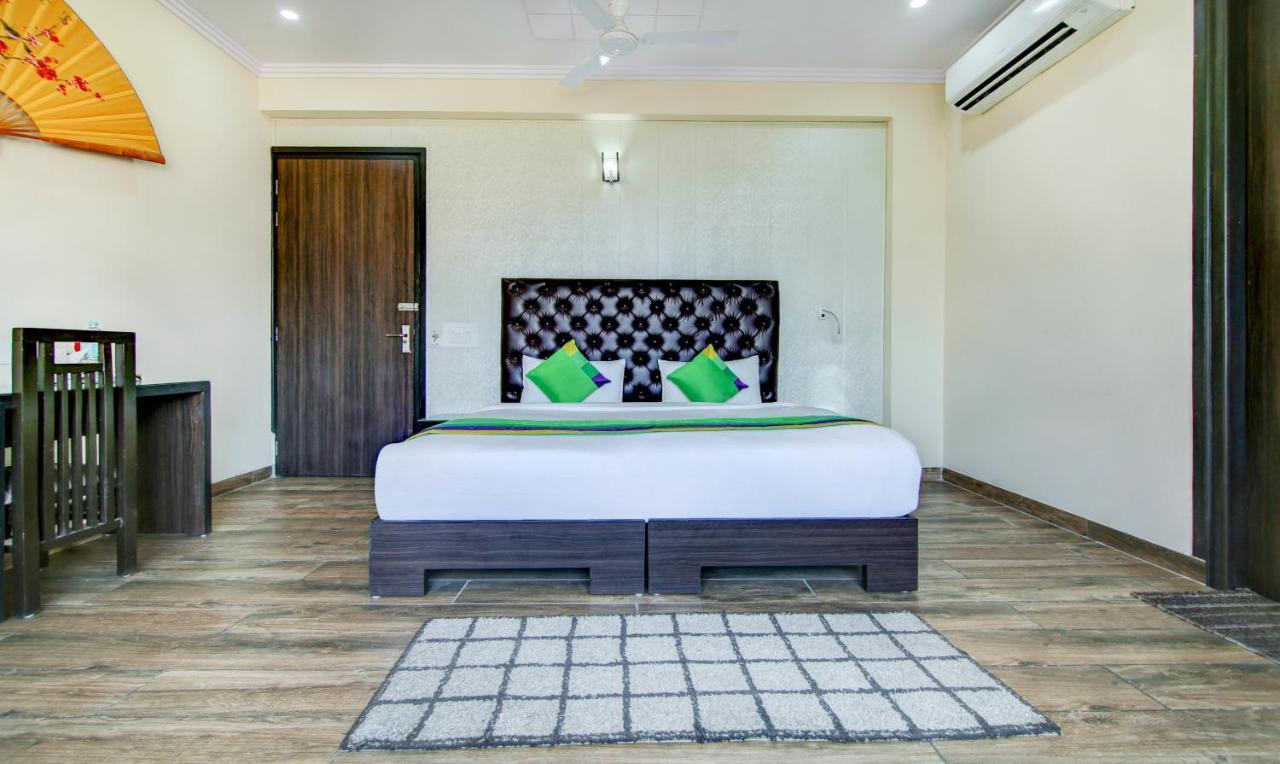 Treebo Trend Blooms Premium Hotel Gurgaon Exterior foto